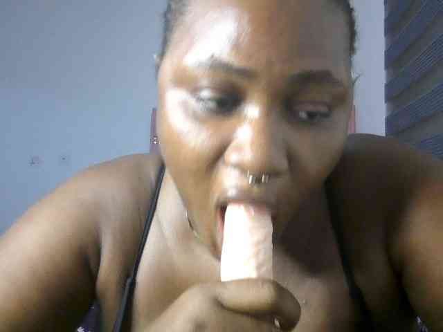 Hotchocolatee191 webcam