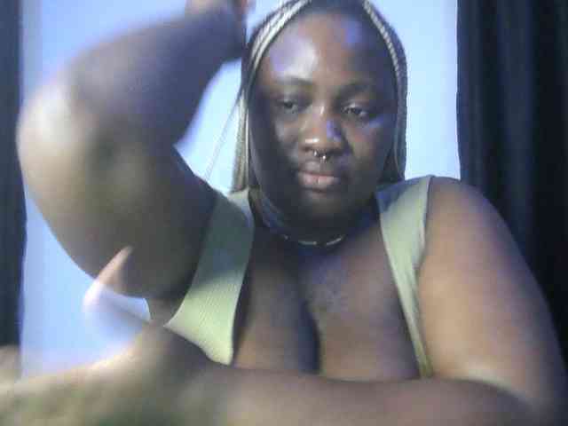 Hotchocolatee191 webcam