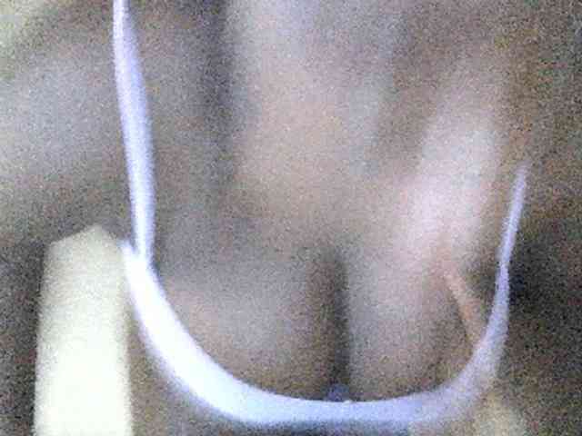 Hotchocolatee191 webcam