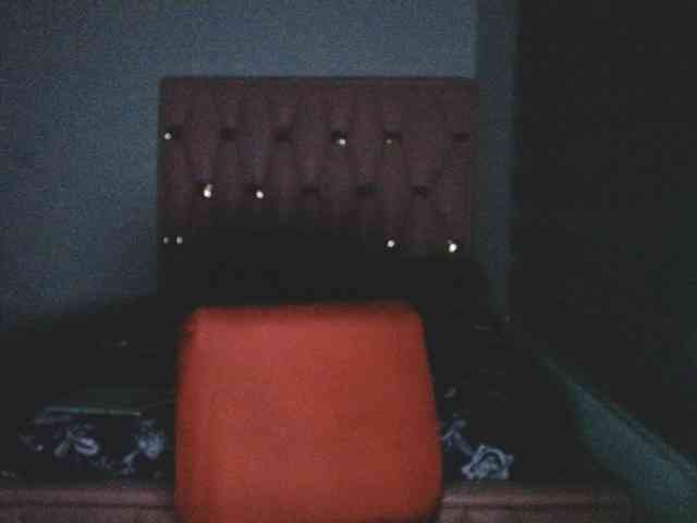 Hotchocolatee191 webcam