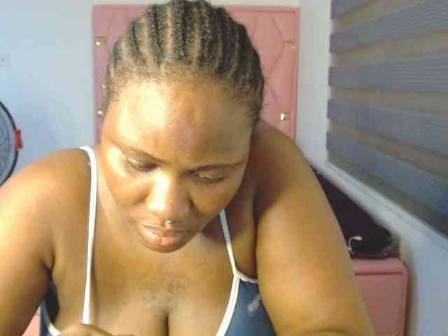 Hotchocolatee191 webcam
