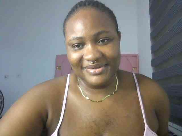 Hotchocolatee191 webcam