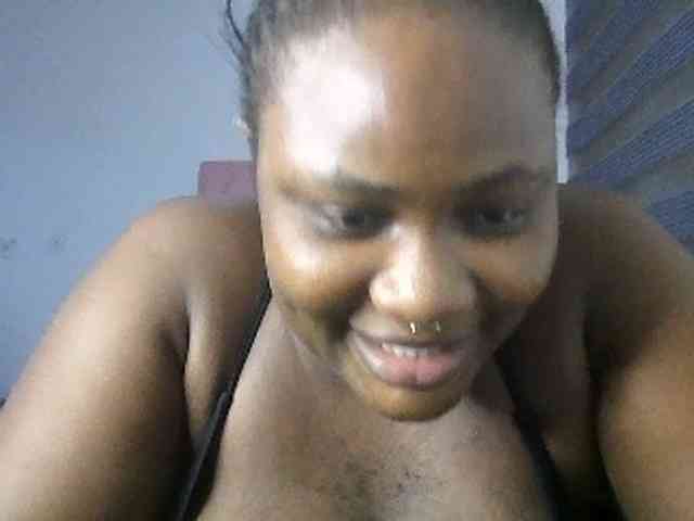 Hotchocolatee191 webcam