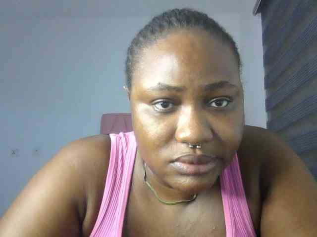 Hotchocolatee191 webcam