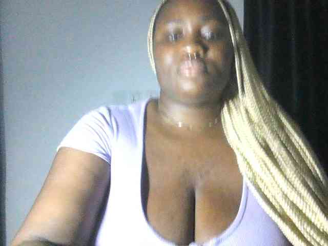 Hotchocolatee191 webcam