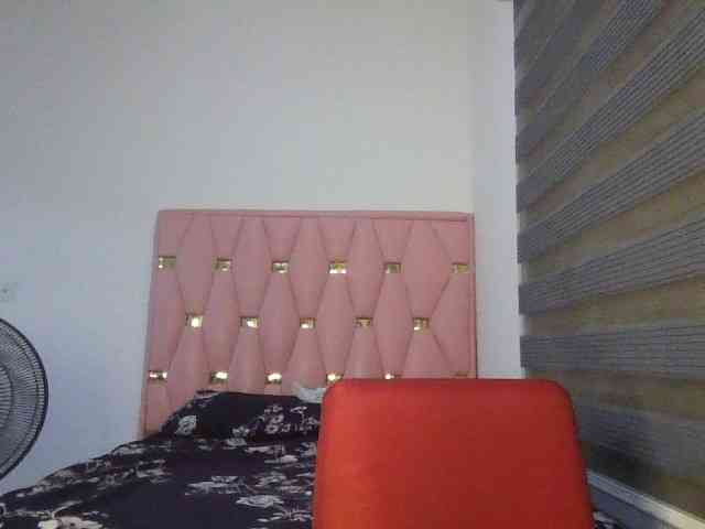 Hotchocolatee191 webcam