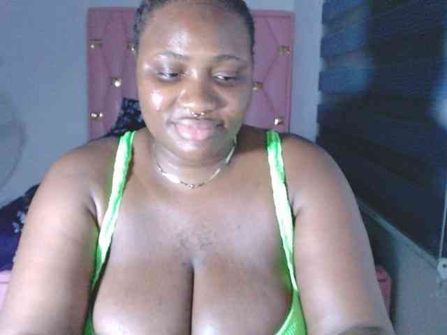 Hotchocolatee191 webcam