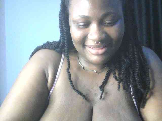 Hotchocolatee191 webcam