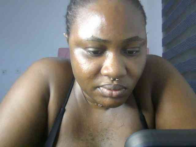 Hotchocolatee191 webcam