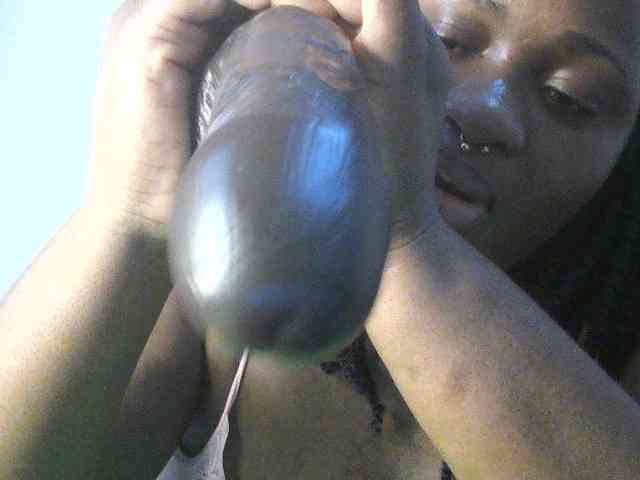 Hotchocolatee191 webcam