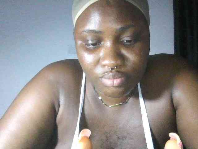 Hotchocolatee191 webcam