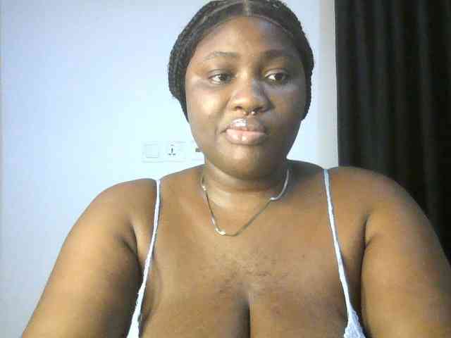 Hotchocolatee191 webcam