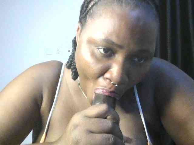 Hotchocolatee191 webcam