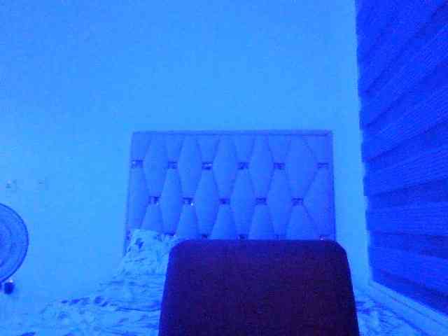 Hotchocolatee191 webcam