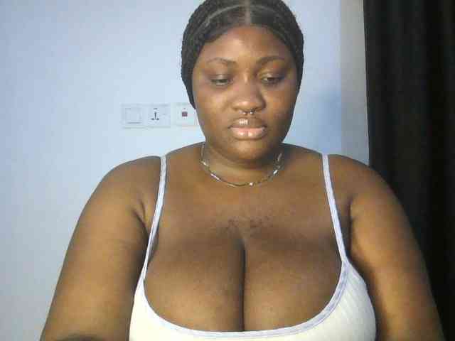 Hotchocolatee191 webcam