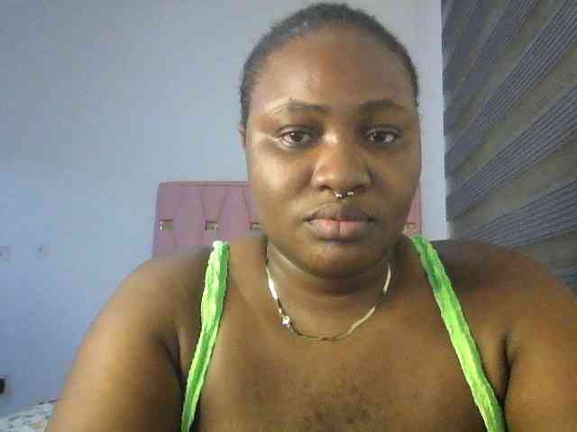 Hotchocolatee191 webcam