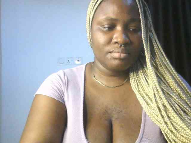 Hotchocolatee191 webcam