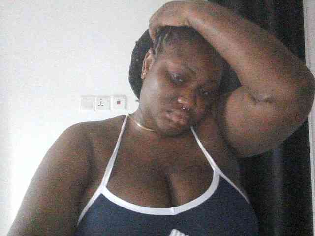 Hotchocolatee191 webcam