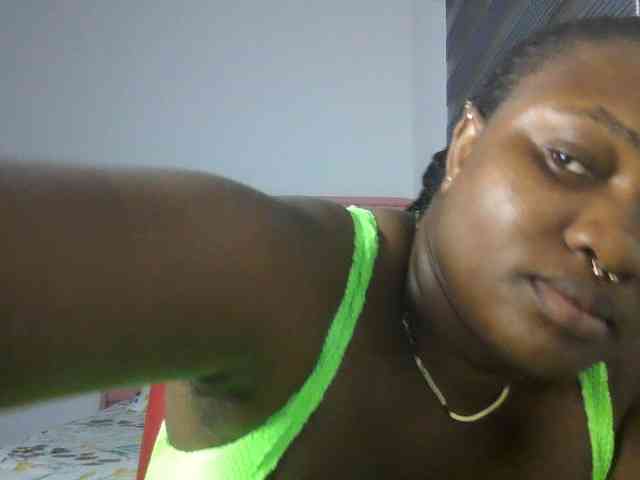 Hotchocolatee191 webcam