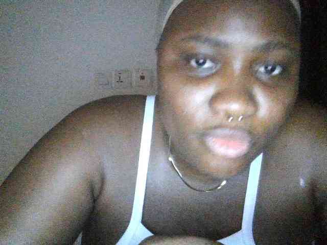 Hotchocolatee191 webcam