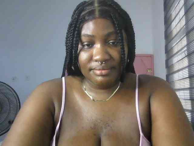 Hotchocolatee191 webcam