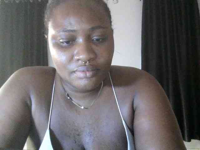 Hotchocolatee191 webcam