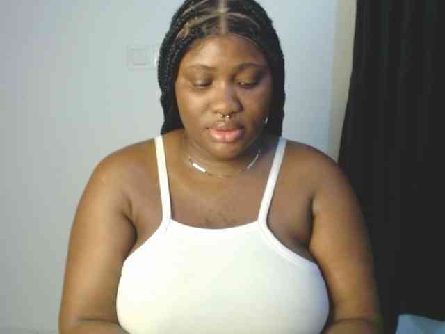 Hotchocolatee191 webcam