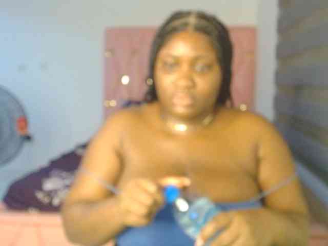 Hotchocolatee191 webcam