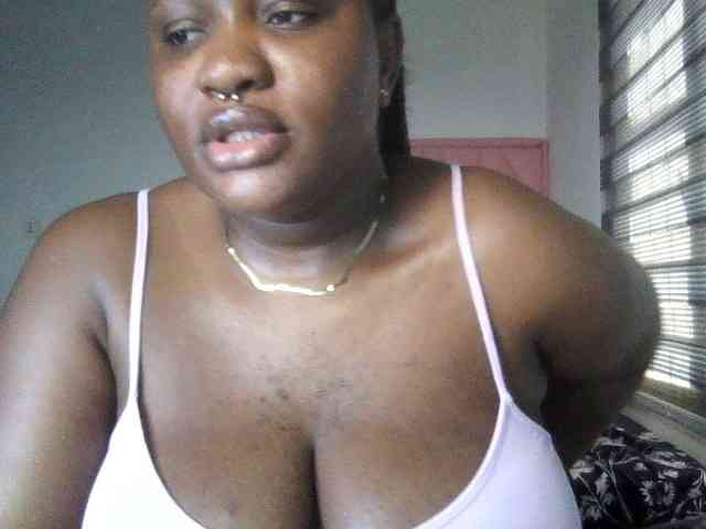 Hotchocolatee191 webcam