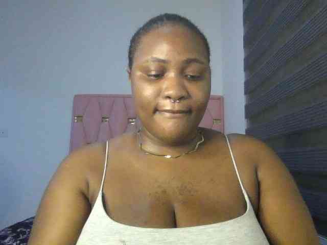 Hotchocolatee191 webcam