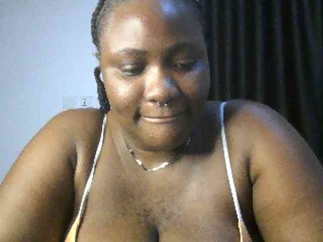 Hotchocolatee191 webcam