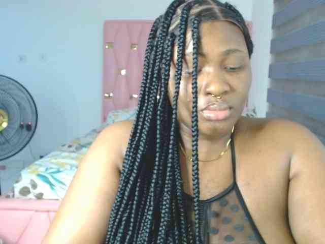 Hotchocolatee191 webcam