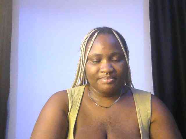 Hotchocolatee191 webcam