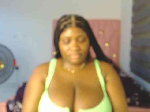 Hotchocolatee191 webcam