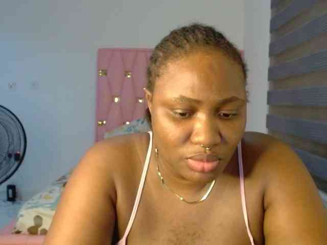 Hotchocolatee191 webcam