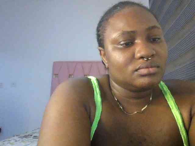 Hotchocolatee191 webcam