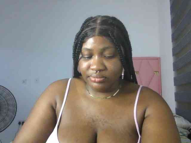 Hotchocolatee191 webcam