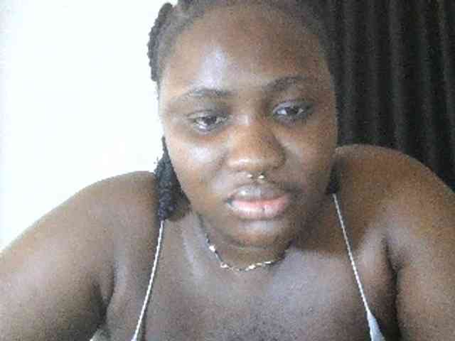 Hotchocolatee191 webcam