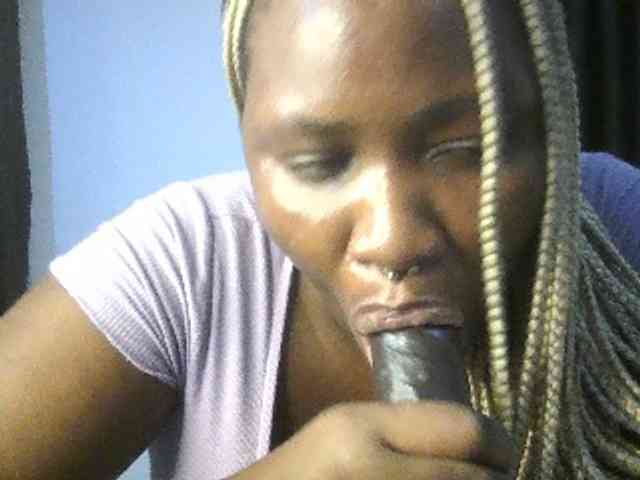 Hotchocolatee191 webcam