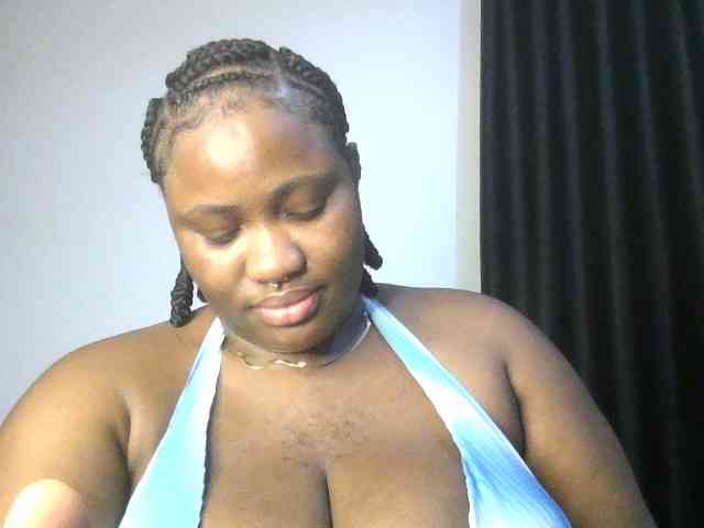 Hotchocolatee191 webcam