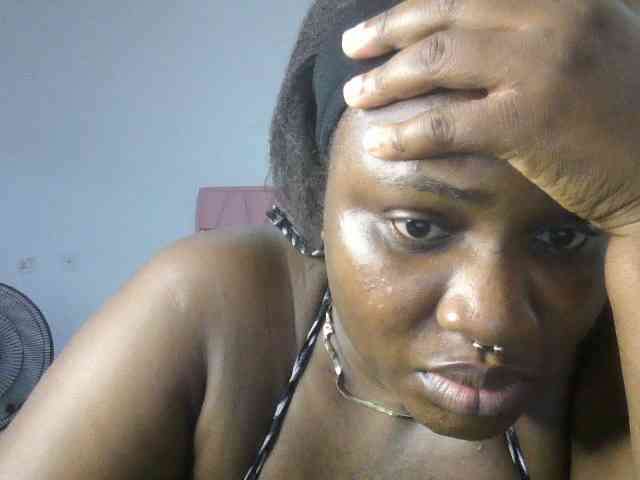 Hotchocolatee191 webcam
