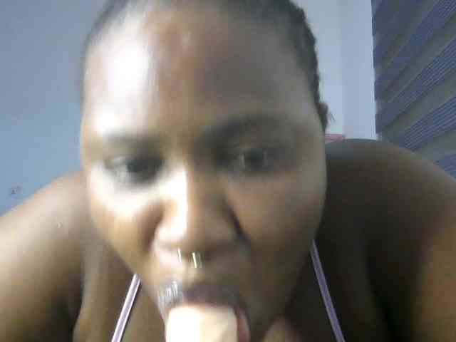 Hotchocolatee191 webcam