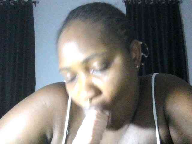 Hotchocolatee191 webcam