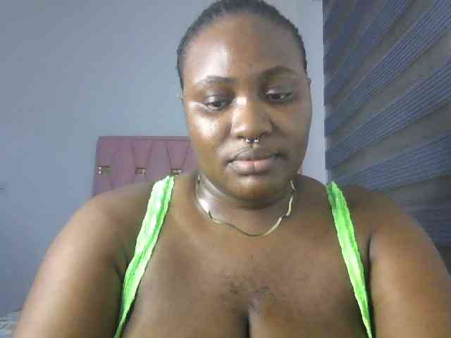 Hotchocolatee191 webcam