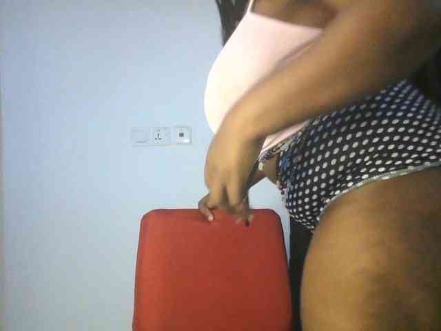 Hotchocolatee191 webcam