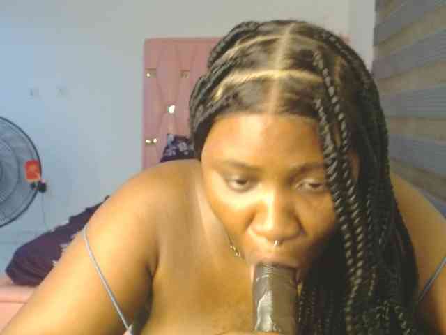 Hotchocolatee191 webcam