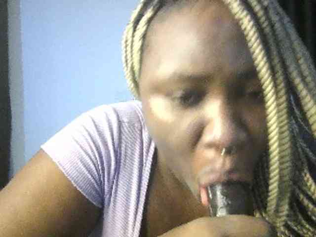 Hotchocolatee191 webcam