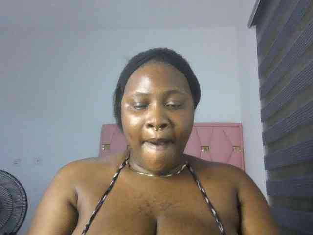 Hotchocolatee191 webcam