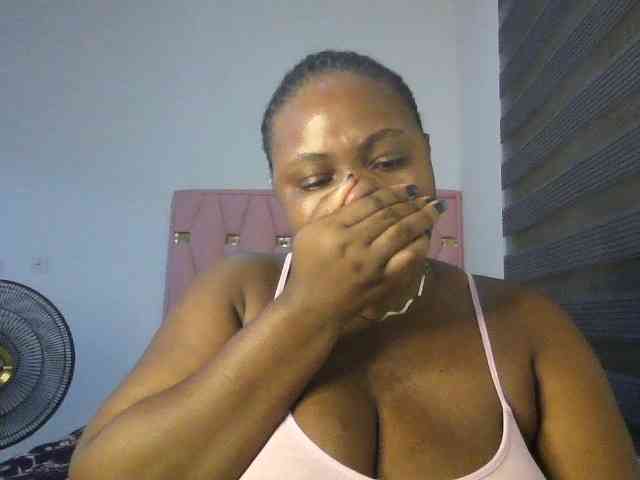 Hotchocolatee191 webcam