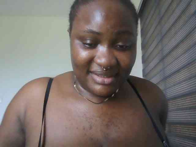 Hotchocolatee191 webcam